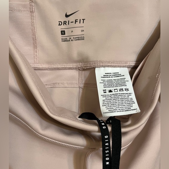 NWOT Nike Women's Light Pink and White Leggings - Picture 9 of 9